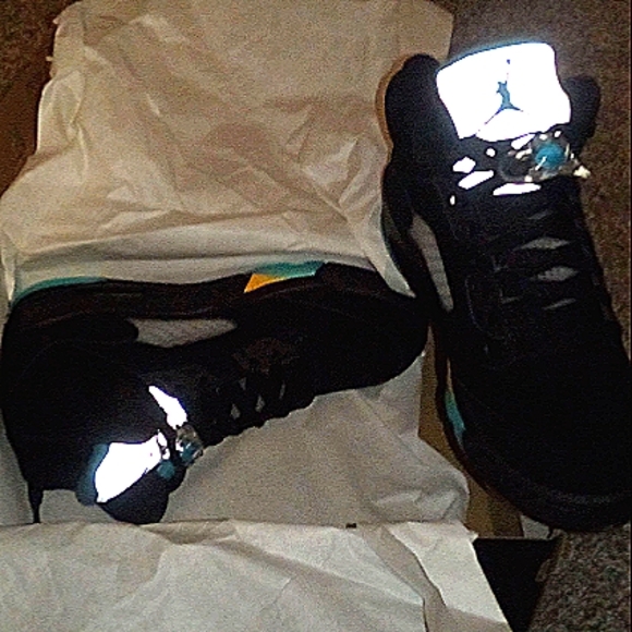 5Y Air Jordans 11 Retro cherry; and 5Y Air Jordans 5 Retro black/aquatone